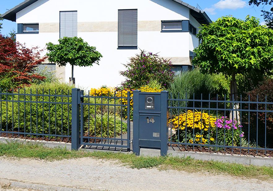 Briefkasten Aufputz oder integriert mit Sprecheinrichtung und Klingeltaster als kombinierte Anlage Briefkasten Aufputz oder integriert mit Sprecheinrichtung und Klingeltaster als kombinierte Anlage