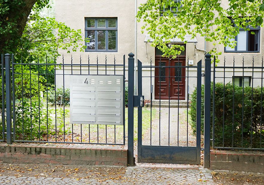 Edelstahl-Briefkastenanlagen sind gut geschützt und trotzen verschiedensten Verschmutzungen Edelstahl-Briefkastenanlagen sind gut geschützt und trotzen verschiedensten Verschmutzungen