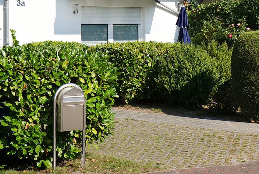 Freistehende Briefkastenanlagen direkt an der Parkflche positionieren