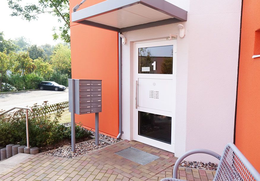 Hochwertige Briefkastenanlagen vom deutschen Qualitätshersteller für alle Örtlichkeiten Hochwertige Briefkastenanlagen vom deutschen Qualitätshersteller für alle Örtlichkeiten