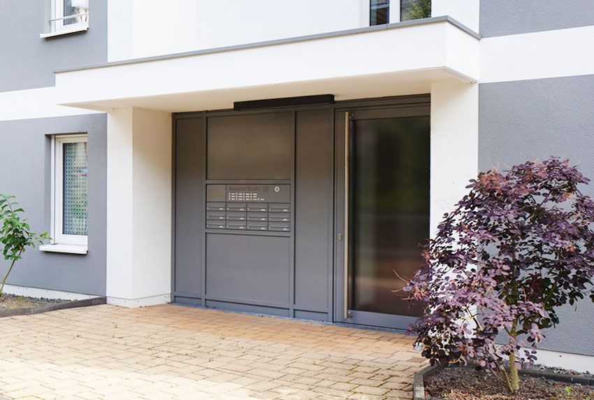 Haustur Mehrfamilienhaus Mit Briefkasten Kosten